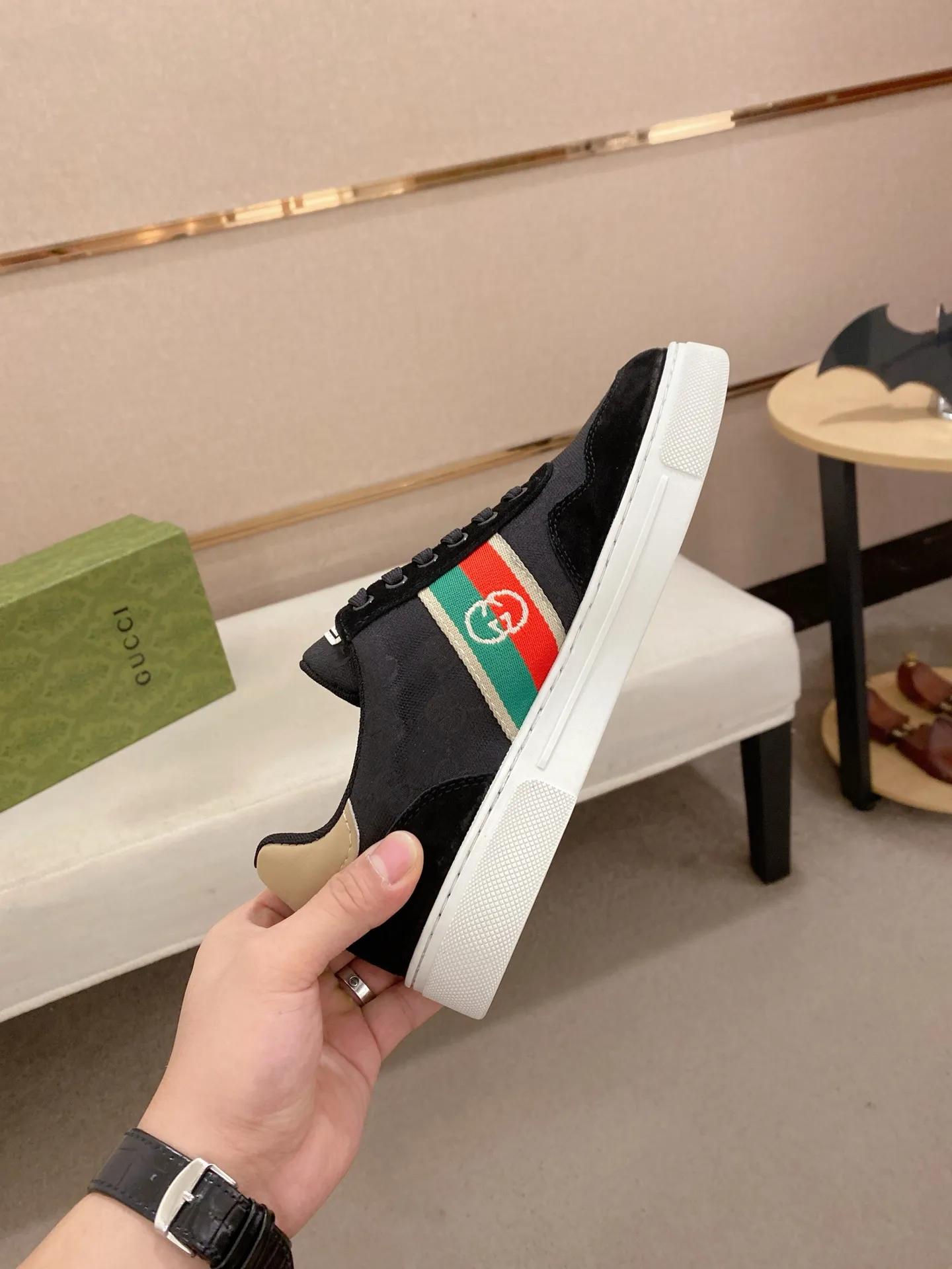 Men's clothing and shoes💰:440💰 (GUCCI) The latest model from the official website 🎁🎁Casual and fashionable men's shoes👟, hot style 💥The version is simple and elegant, exclusive for trendy men. Unique official website latest brand elements 👑Gucci original decoration, fashionable and generous, the fabric is original cowhide ✅sheepskin lining, the official website specifies wear-resistant casual outsole, the classic model is taken in kind at the counter🎬38-44 (45 is not returned or exchanged)